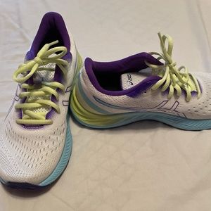 Aasics tennis shoes
